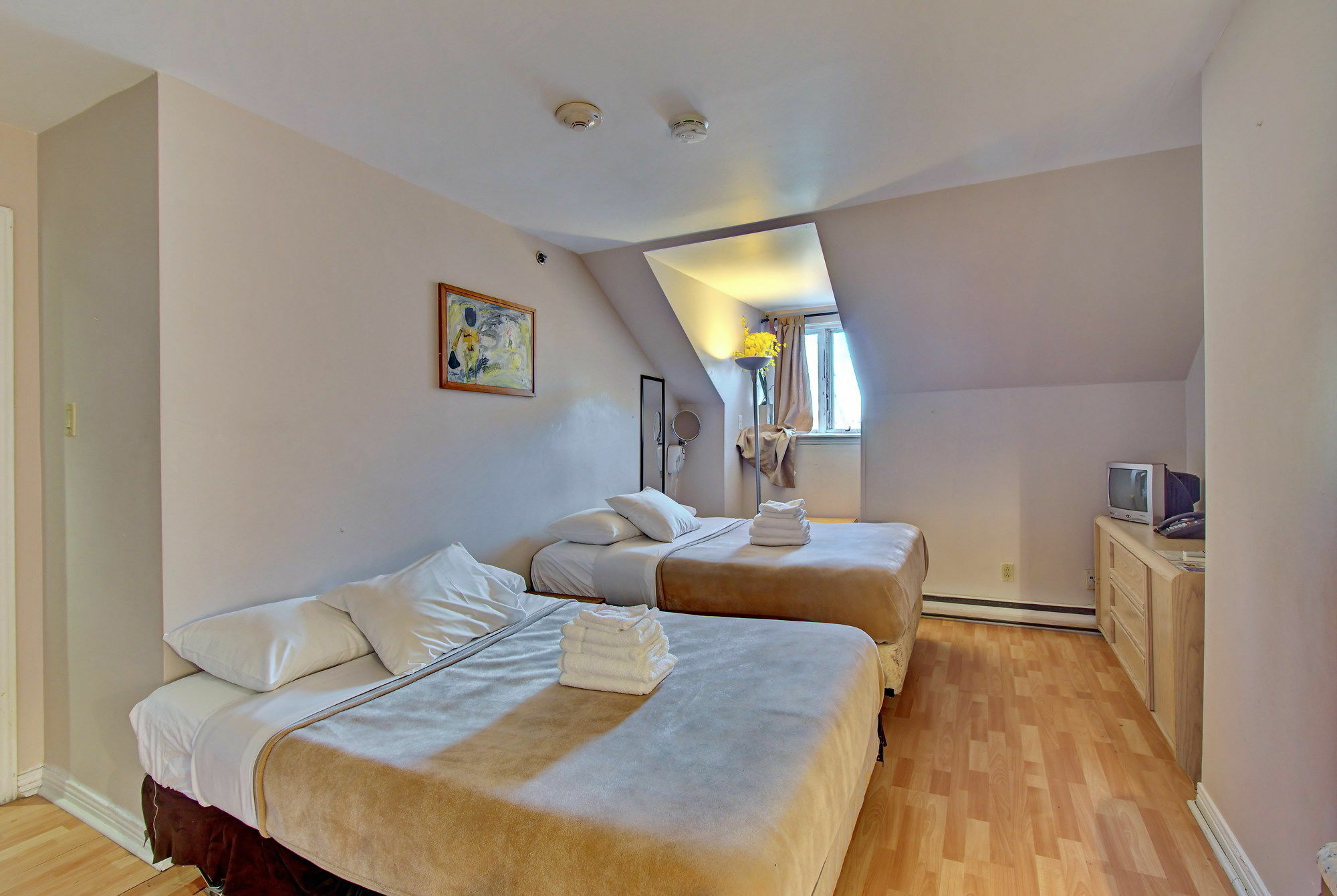 Auberge & Hotel Montreal Espace Confort Екстер'єр фото