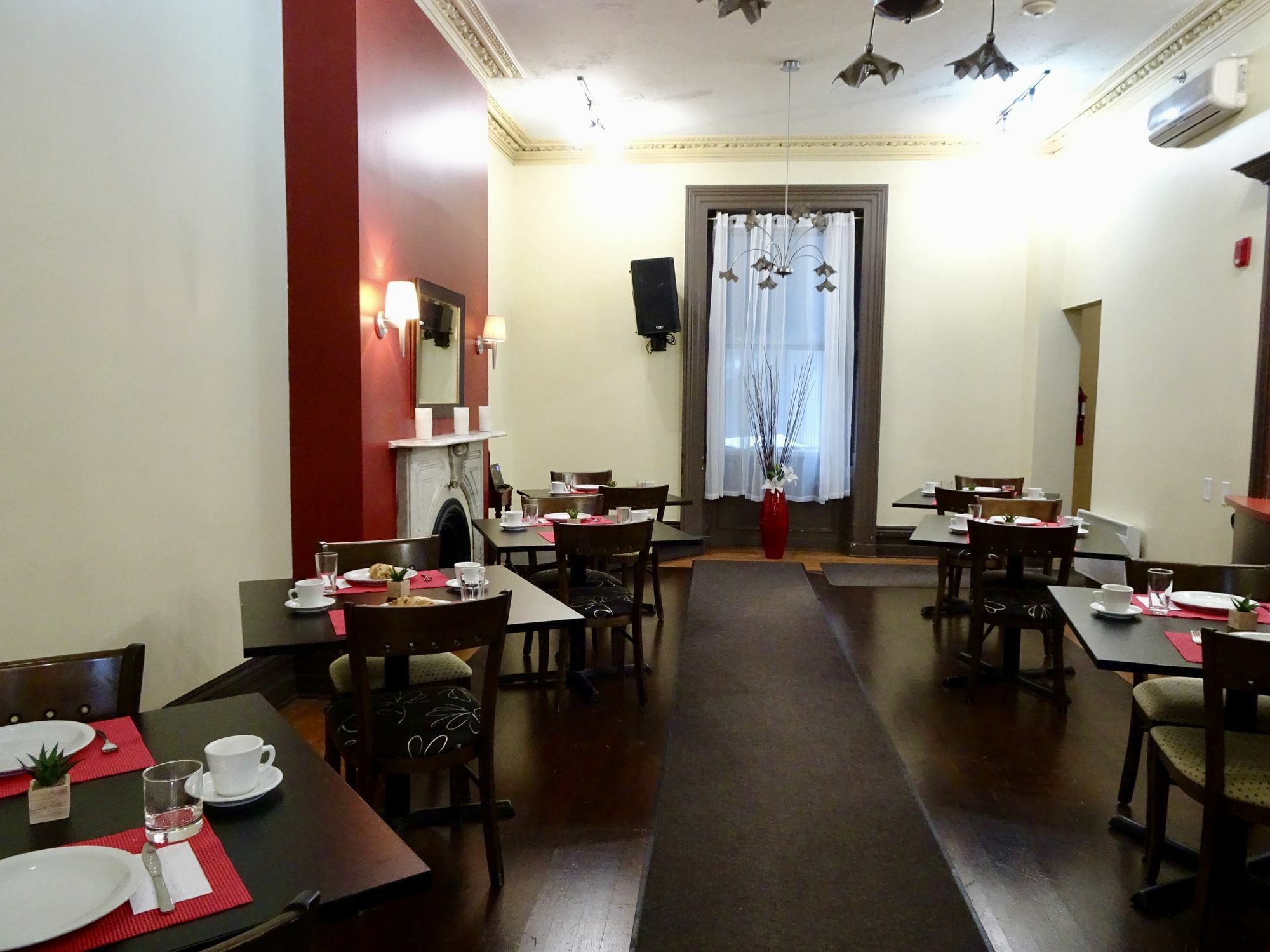 Auberge & Hotel Montreal Espace Confort Екстер'єр фото
